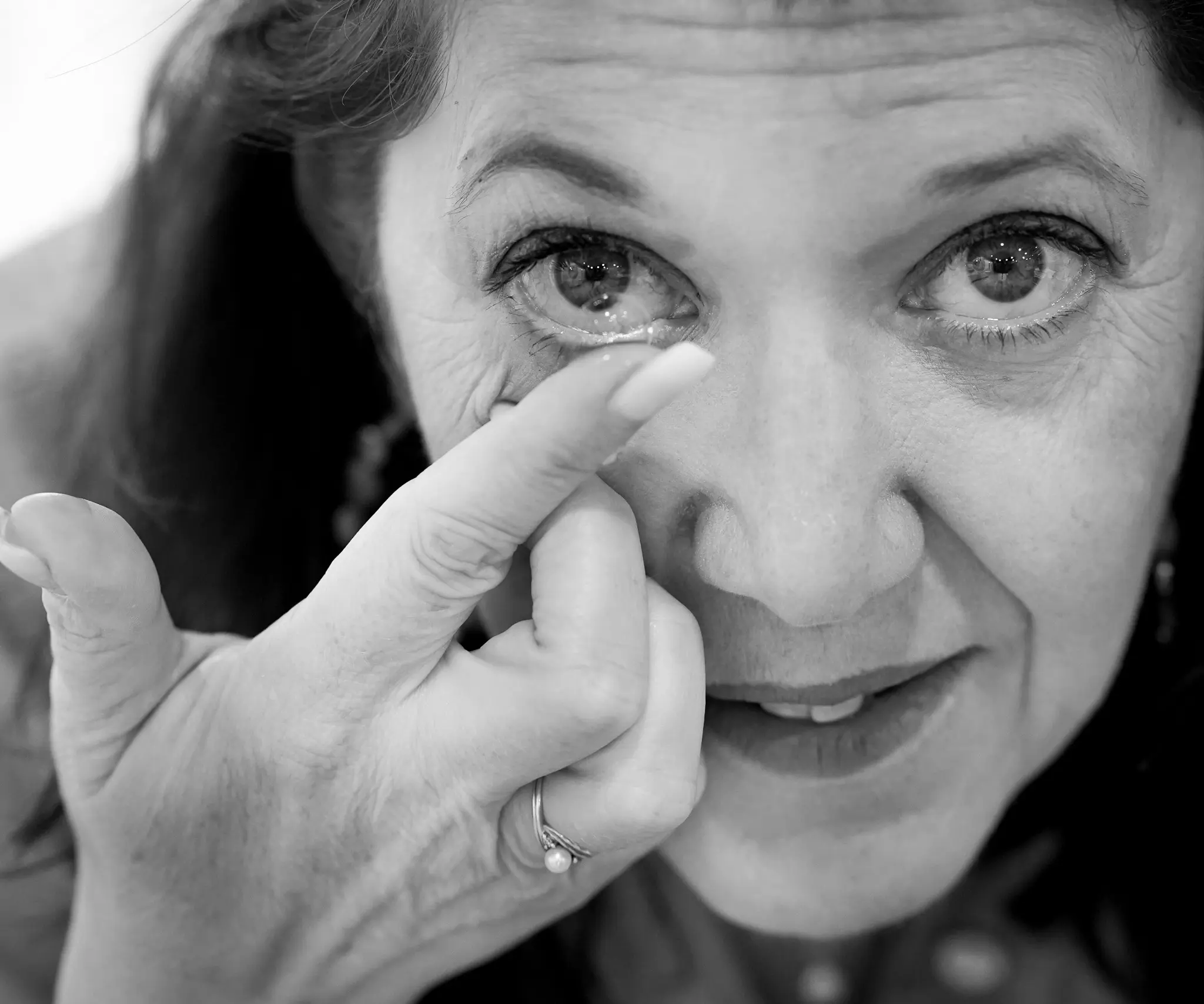 Portrait d’une opticienne en magasin